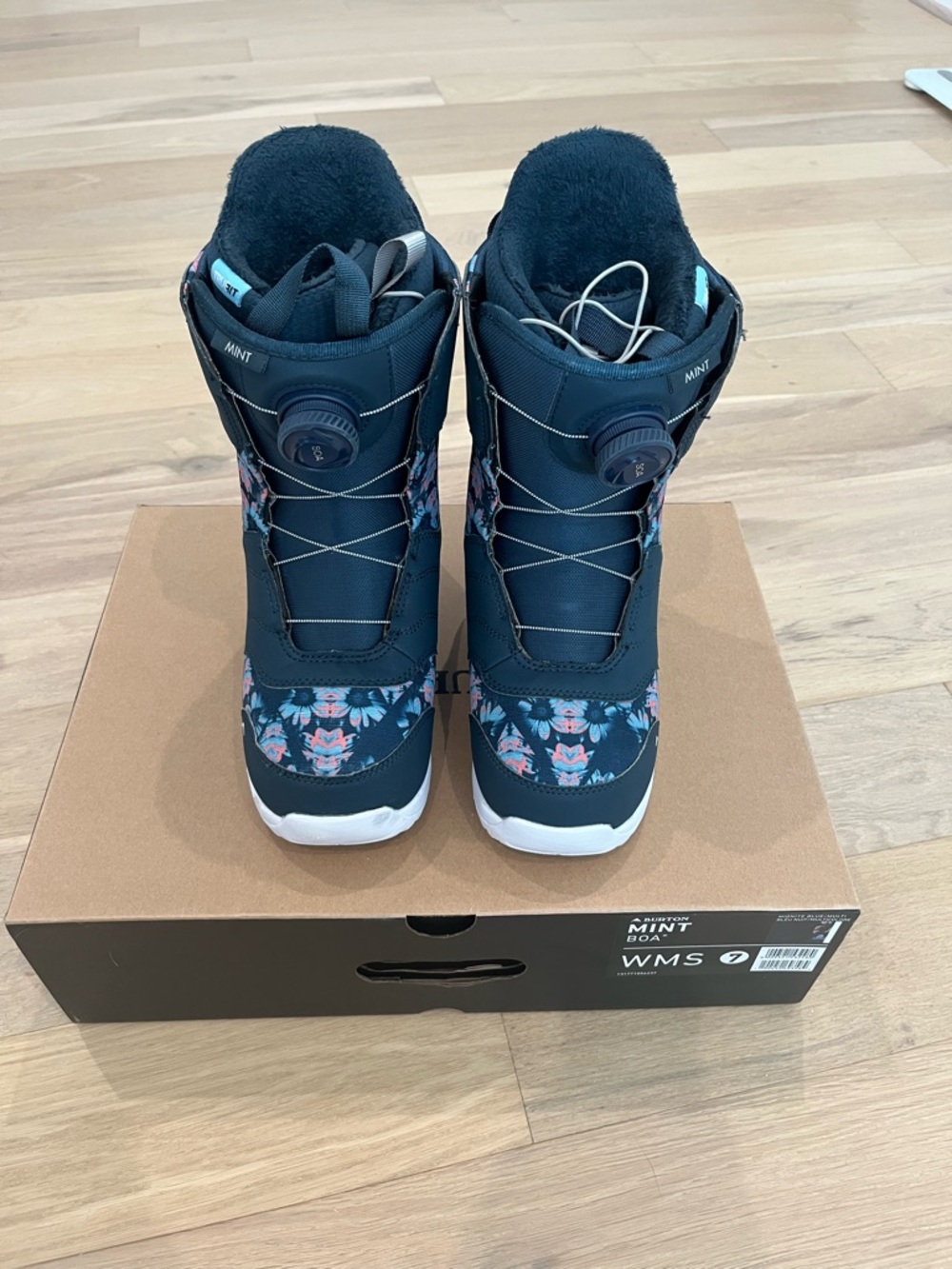 Burton Mint Imprint 1 Women's Snowboard Boots in Navy with Floral Panels